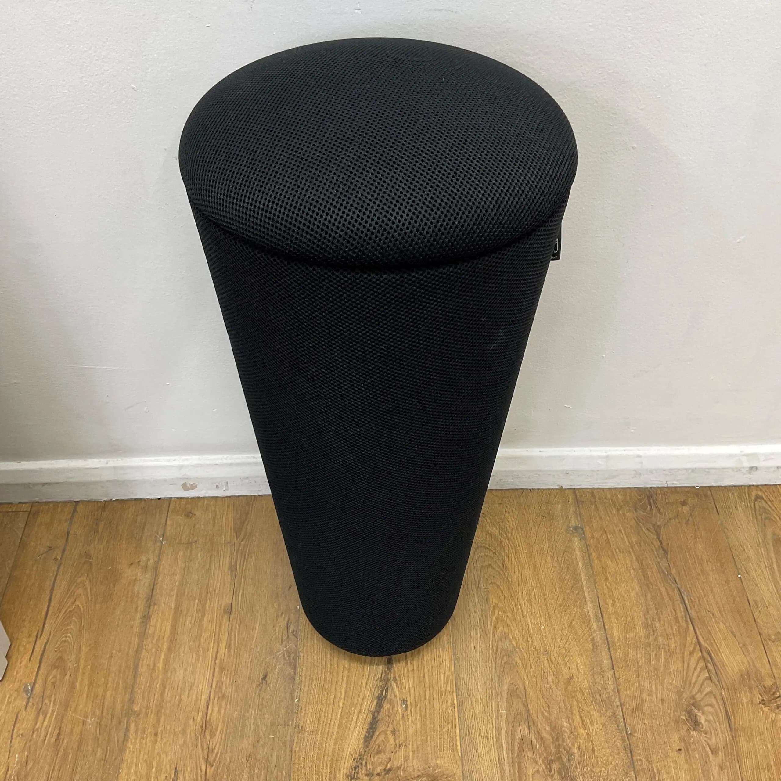 Black Wilkhahn Stand-Up Stool