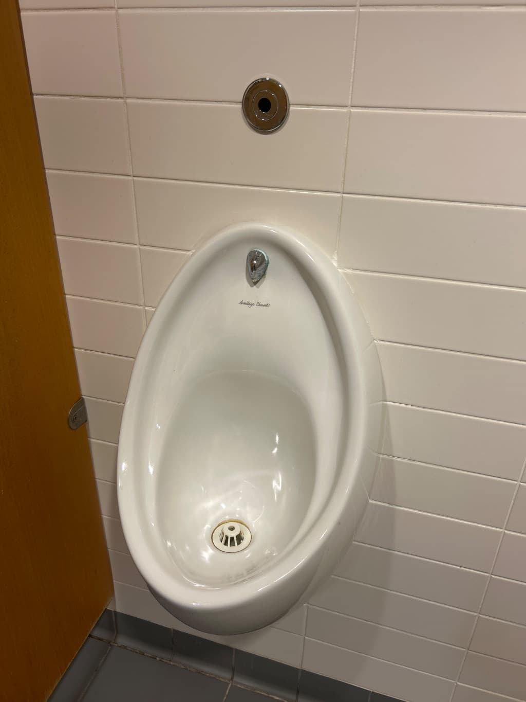 Wall-hung Ceramic Urinal