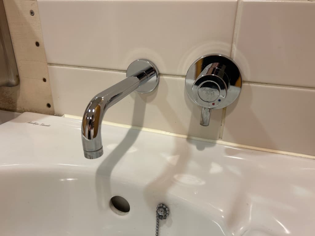 Wall-mounted Basin Mixer Tap