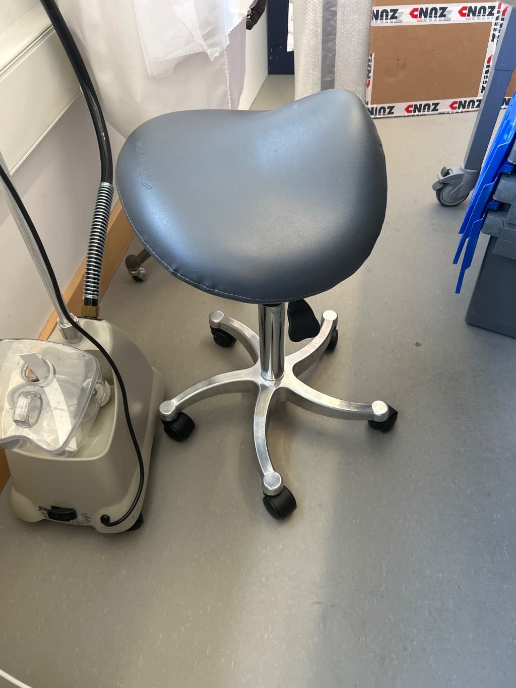 Height-adjustable Swivel Stool